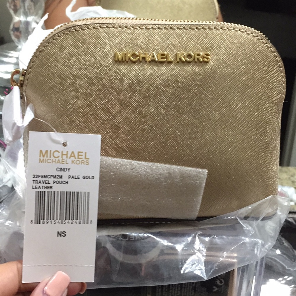 New travel pouch in pale gold